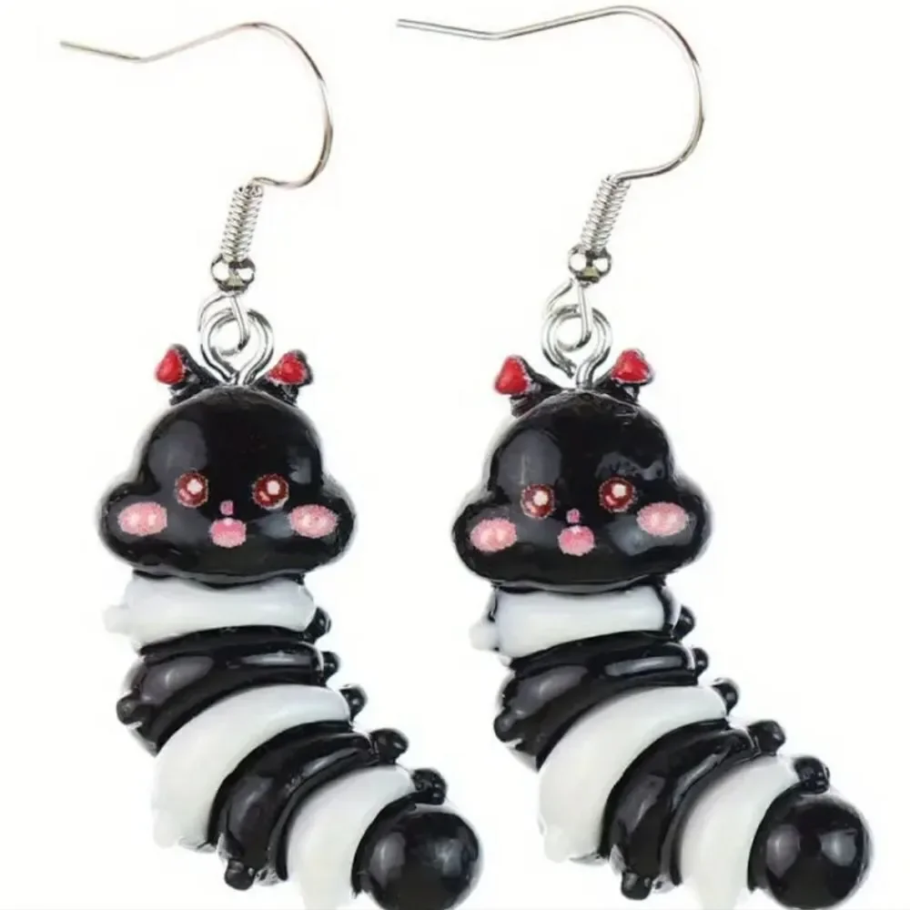 Hand crafted dangle earrings - Picture 3 of 3